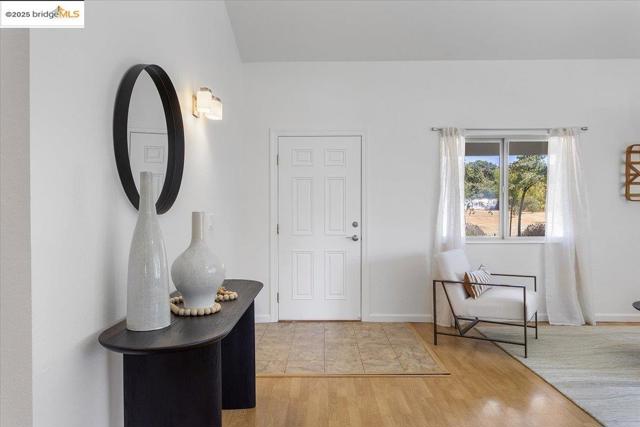 5665 Victoria LN, Livermore CA: https://media.crmls.org/mediaz/ccff3c14-1128-47d3-bb9d-61ea3377f6db.jpg