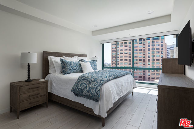 10490 Wilshire Boulevard, Los Angeles CA: https://media.crmls.org/mediaz/ccffd5ac-3ee4-4a9b-886c-a386b845c6e4.jpg