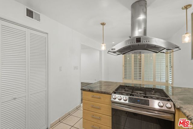 530 Evergreen Street, Inglewood CA: https://media.crmls.org/mediaz/cd000125-3fa2-496d-bfac-bdb3542e344a.jpg