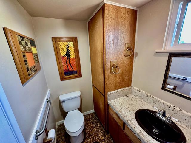 Detail Gallery Image 20 of 55 For 880 Crest View Rd, Vista,  CA 92081 - 4 Beds | 2/2 Baths