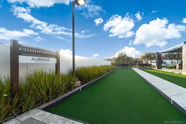 8112 Auberge Cir, San Diego CA: https://media.crmls.org/mediaz/cd00c694-5830-430c-8170-3b77f655476e.jpg