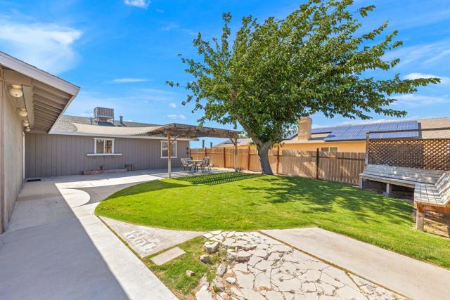5343 Encelia Drive, 29 Palms CA: https://media.crmls.org/mediaz/cd025147-757b-4296-9da5-0dd00c12beb2.jpg