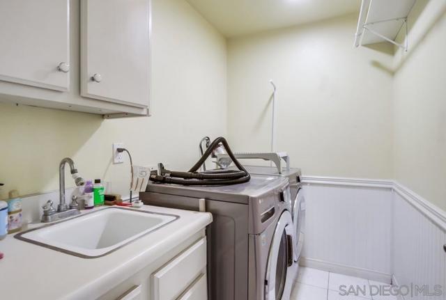 5159 Renaissance Ave, San Diego CA: https://media.crmls.org/mediaz/cd0283ac-bc05-4ee2-aefd-8125fb8500b5.jpg