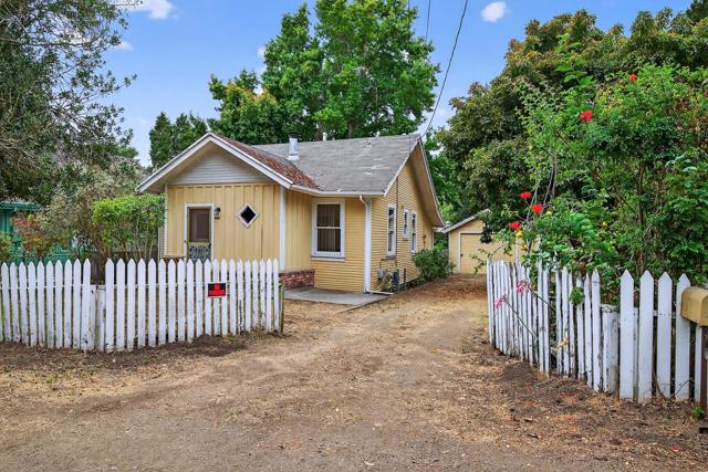 3475 N Main Street, Soquel CA: https://media.crmls.org/mediaz/cd0283ff-0a23-48c8-b441-867253921580.jpg