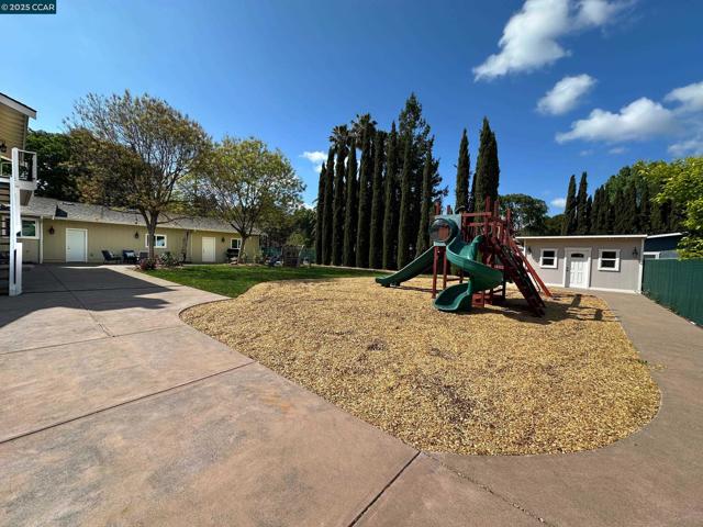 2200 Tice Valley Blvd +3BR ADU, Walnut Creek CA: https://media.crmls.org/mediaz/cd02f6ab-3ca2-4e1d-a876-53f9141607da.jpg