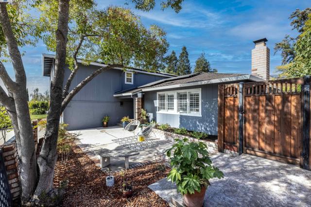 702 Sylvaner Dr, Pleasanton CA: https://media.crmls.org/mediaz/cd032f7f-0364-4000-892e-79bc48a91be8.jpg