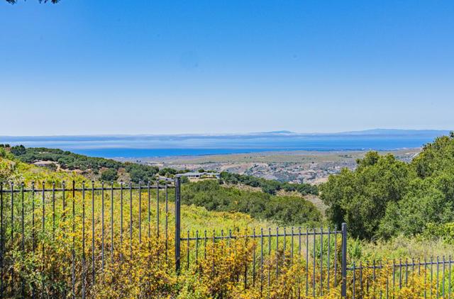 12167 Saddle Road, Carmel Valley CA: https://media.crmls.org/mediaz/cd03510a-db9c-409e-ab5b-78b99aceba08.jpg