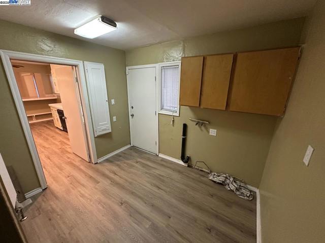 7608 Arthur St, Oakland CA: https://media.crmls.org/mediaz/cd03722e-ae15-4a63-b715-57fa89fa5519.jpg