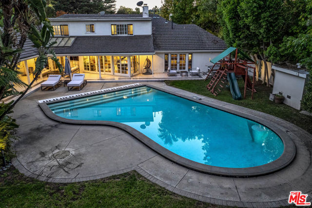 15405 Valley Vista Boulevard, Sherman Oaks CA: https://media.crmls.org/mediaz/cd0386b5-f740-49a3-8464-e8ba772746ed.jpg