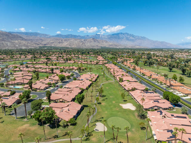 81 Camino Arroyo Place, Palm Desert CA: https://media.crmls.org/mediaz/cd03af57-bdea-40ce-8c16-f4213d36e2d4.jpg
