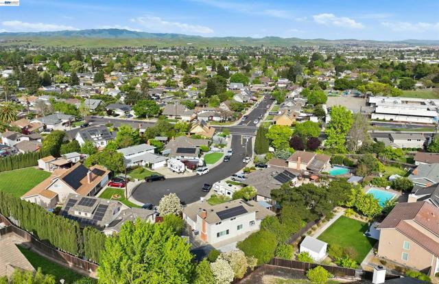 11593 Ladera Ct, Dublin CA: https://media.crmls.org/mediaz/cd03e51f-277d-4479-bb36-513600e9d8fe.jpg