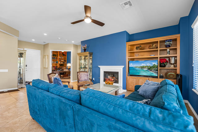 40259 Calle Cancun, Indio CA: https://media.crmls.org/mediaz/cd040f11-9046-4f4f-82e1-a3da38c5bd0f.jpg