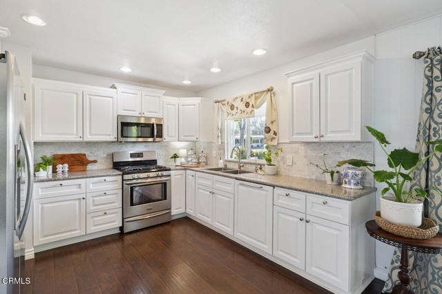 Detail Gallery Image 10 of 39 For 25 Faulkner Ct #25,  Ventura,  CA 93003 - 2 Beds | 2 Baths