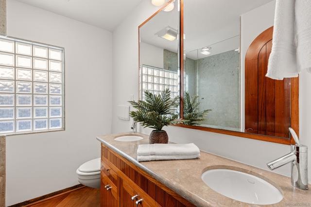 Image 26 of 52 For 2617 Ocean Front Walk