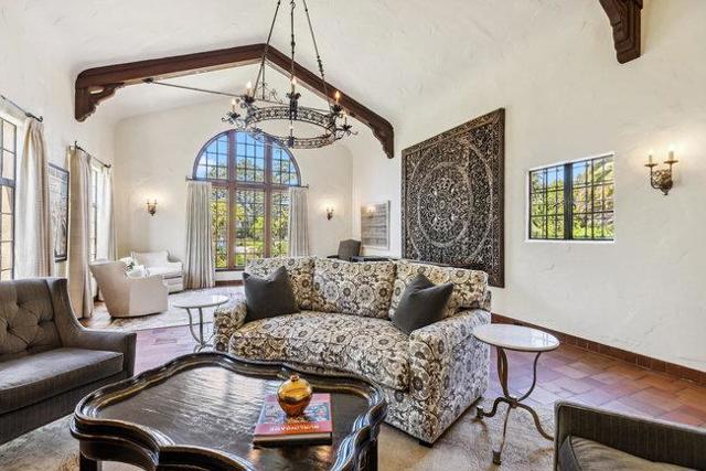 2307 Easton Drive, Burlingame CA: https://media.crmls.org/mediaz/cd04e168-b029-4a7b-8d05-919105c3becb.jpg