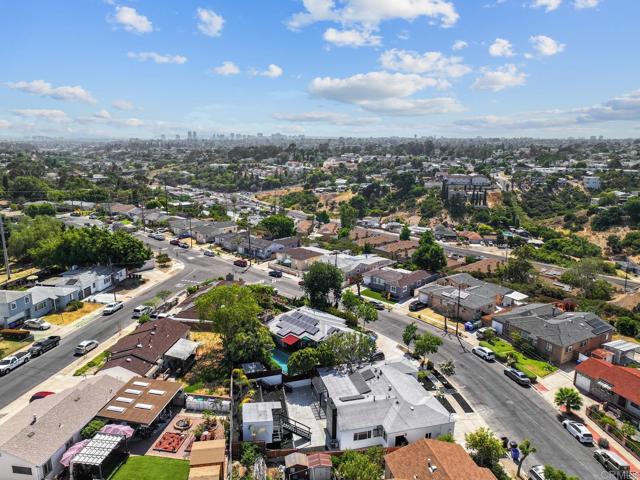 2333 Ridge View Drive, San Diego CA: https://media.crmls.org/mediaz/cd058b2a-aa44-4bfb-bbeb-f24ef8fbce67.jpg