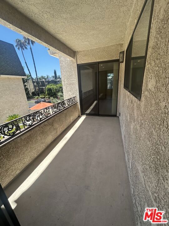 4700 Natick Avenue, Sherman Oaks CA: https://media.crmls.org/mediaz/cd06dfc8-e030-48b2-9092-b811c001f804.jpg
