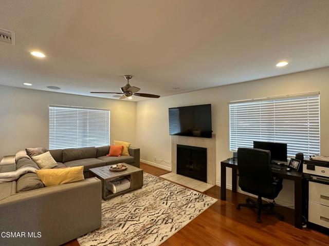 1149 Nottingwood Circle, Westlake Village CA: https://media.crmls.org/mediaz/cd072c16-64b8-424d-b055-fa6d5c79444e.jpg