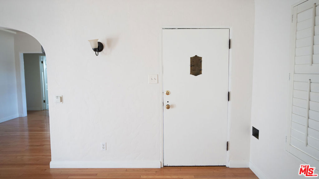 https://media.crmls.org/mediaz/cd074838-ae7f-4fa6-86a0-555b7d87760c.jpg?preset=X-Large