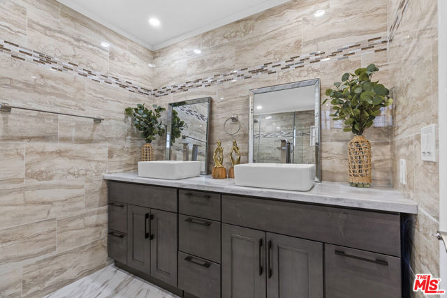 8557 Norwich Avenue, North Hills CA: https://media.crmls.org/mediaz/cd074922-3864-4cf3-b2e7-e27d1cb69c5c.jpg