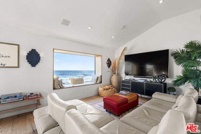 21715 Rambla Vista, Malibu CA: https://media.crmls.org/mediaz/cd075b8a-058d-4dd5-be6f-8751103a1e55.jpg