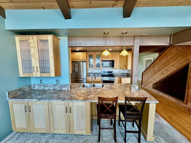 Detail Gallery Image 9 of 55 For 880 Crest View Rd, Vista,  CA 92081 - 4 Beds | 2/2 Baths