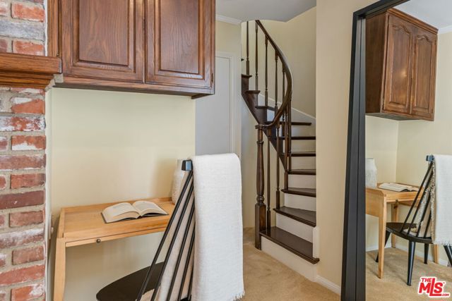 1376 San Ysidro Drive, Beverly Hills CA: https://media.crmls.org/mediaz/cd07cf83-6550-4dfb-8970-922fdd2ecfc9.jpg