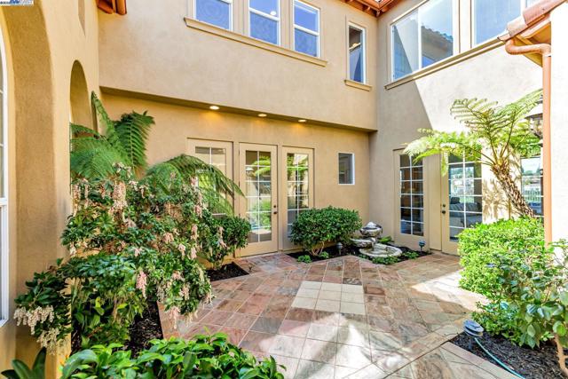 Image 18 of 51 For 9542 Velvet Leaf Cir