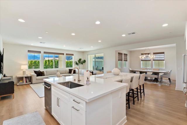 80435 Palatine Crt Court, La Quinta CA: https://media.crmls.org/mediaz/cd086d07-379f-4356-9ec4-da72ca955980.jpg