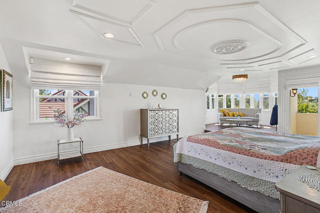 848 Greenridge Drive, La Canada Flintridge CA: https://media.crmls.org/mediaz/cd089818-7626-4177-9061-a089f3bd84a3.jpg