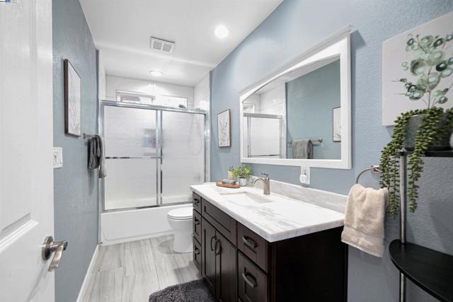 22633 Mossy Rock Drive, Hayward CA: https://media.crmls.org/mediaz/cd08eccb-a7d0-4e5c-91d0-06e6a69bc44b.jpg