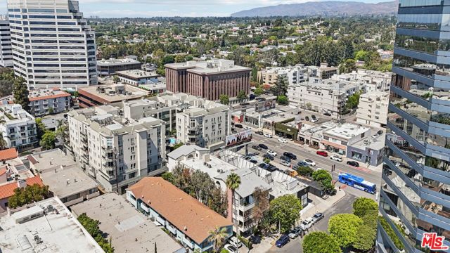 1209 Amherst Avenue, Los Angeles CA: https://media.crmls.org/mediaz/cd08f8ce-6142-4c5f-b2d2-1f6a792917b6.jpg