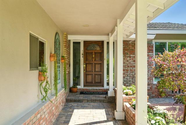 263 W Oakwood Boulevard, Redwood City CA: https://media.crmls.org/mediaz/cd0a556c-3aa0-41bc-9601-9ff445a4ee60.jpg