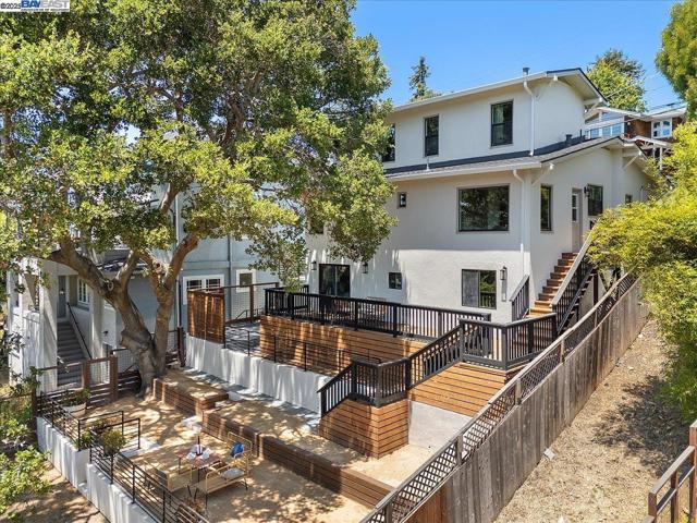 689 Santa Ray Ave, Oakland CA: https://media.crmls.org/mediaz/cd0a60ca-2f50-49f2-b71d-7e5080d029f0.jpg