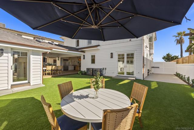 1059 Ocean Blvd, Coronado CA: https://media.crmls.org/mediaz/cd0a9c41-a748-40c5-8ac4-2ee39119f856.jpg