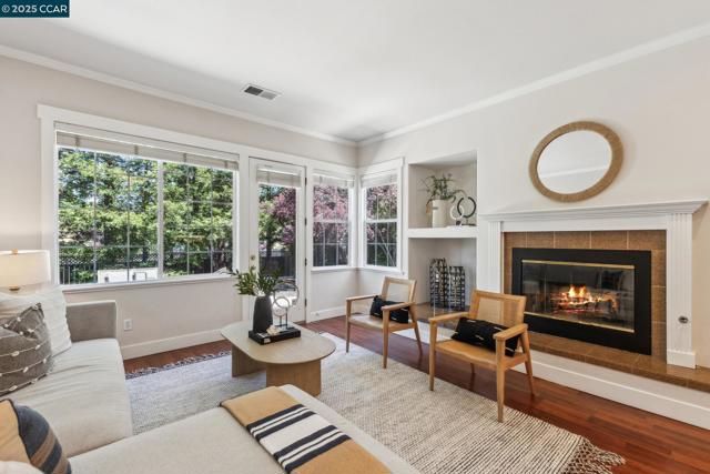 4280 Marietta Ct, Concord CA: https://media.crmls.org/mediaz/cd0af3f6-8803-43ce-b3e5-2eb6f3958a7a.jpg