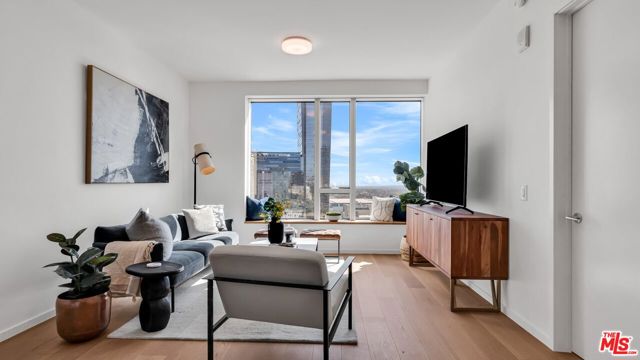 889 Francisco Street, Los Angeles CA: https://media.crmls.org/mediaz/cd0b199e-7bc4-43d9-94ac-a4b68c13b274.jpg