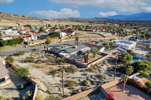 11115 Ambrosio Drive, Desert Hot Springs CA: https://media.crmls.org/mediaz/cd0cd83b-c7d2-484d-a05e-53014a616cae.jpg