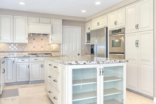 3041 Three Springs Drive, Westlake Village CA: https://media.crmls.org/mediaz/cd0cdfb0-fab4-4469-9b11-db5fcd90103f.jpg