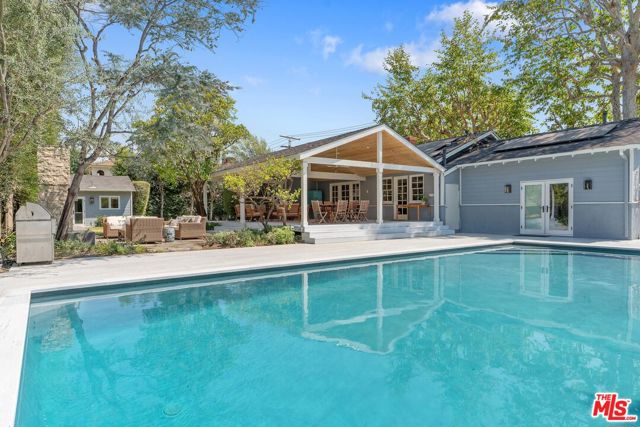 5705 Sunnyslope Avenue, Valley Glen CA: https://media.crmls.org/mediaz/cd0cf017-8e6b-4d77-90c9-da9701e71f68.jpg
