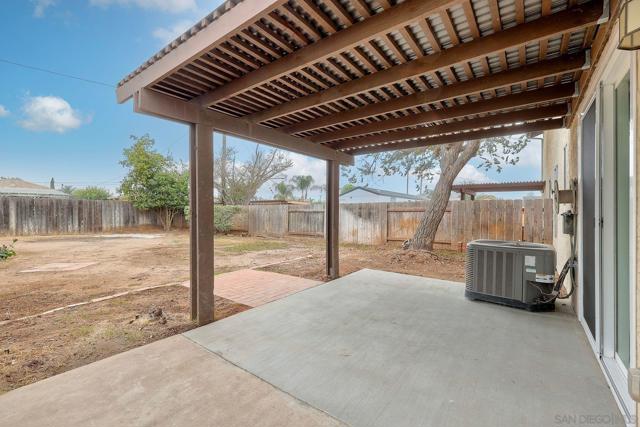 1415 17 Flag Ln, El Cajon CA: https://media.crmls.org/mediaz/cd0da8e3-3107-451b-ad42-e91f89e47ef6.jpg