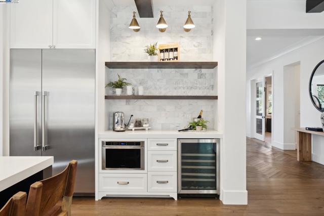 2621 Royal Oaks Dr, Alamo CA: https://media.crmls.org/mediaz/cd0de73f-f4e9-437d-9e85-3302bcd435a2.jpg