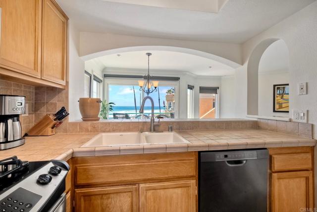 Detail Gallery Image 2 of 25 For 400 N the Strand #46,  Oceanside,  CA 92054 - 2 Beds | 2 Baths