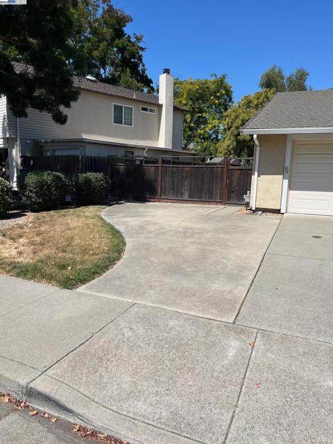4205 Mairmont Dr, Pleasanton CA: https://media.crmls.org/mediaz/cd0e3afe-cc8c-4f62-9fa3-2dfcfaa904ea.jpg