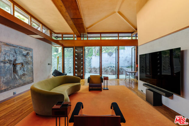 7017 Senalda Road, Los Angeles CA: https://media.crmls.org/mediaz/cd0e4d24-45d4-4b5c-bc8d-e67c414c0e8a.jpg