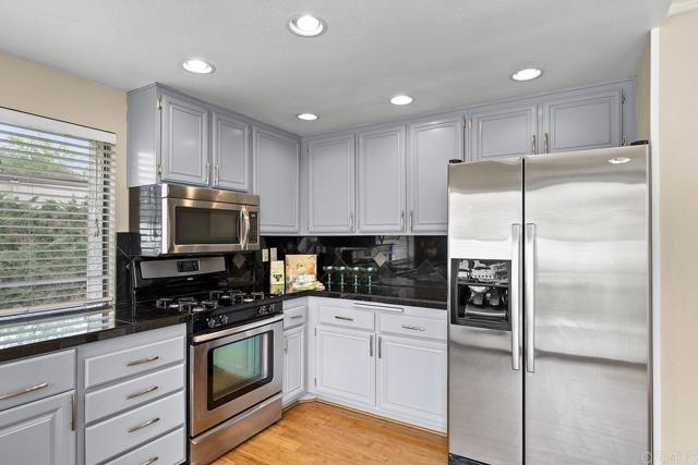 Detail Gallery Image 13 of 42 For 826 Cinnamon Ct, Chula Vista,  CA 91910 - 2 Beds | 2 Baths