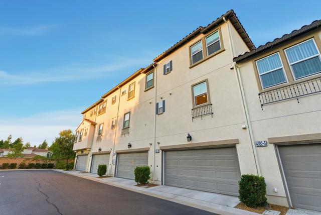 4382 Pacifica Way, Oceanside CA: https://media.crmls.org/mediaz/cd0fb8d4-69e4-4005-9d48-cbc514aed8f8.jpg