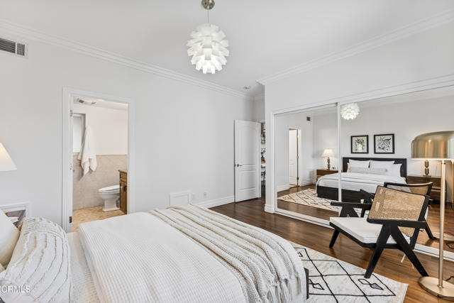 453 Frontenac Avenue, Los Angeles CA: https://media.crmls.org/mediaz/cd0fc626-995b-44f3-8c3e-5d4a7587dcb1.jpg