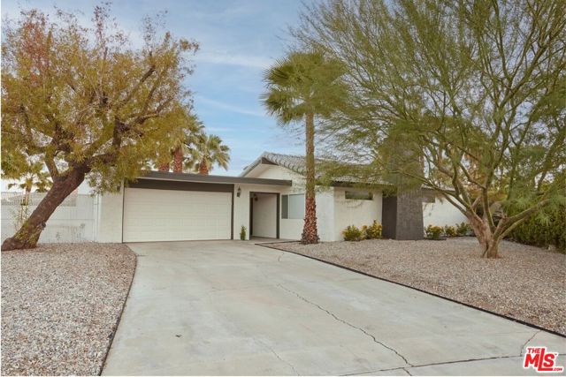 2291 E Calle Papagayo, Palm Springs CA: https://media.crmls.org/mediaz/cd106ead-b241-4066-909a-69ea273197e7.jpg