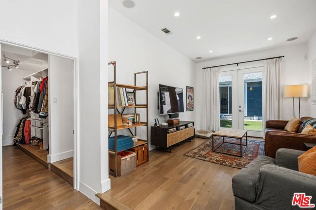 4139 Camero Avenue, Los Angeles CA: https://media.crmls.org/mediaz/cd10af73-2377-4666-ac12-d7ecf4a44d64.jpg